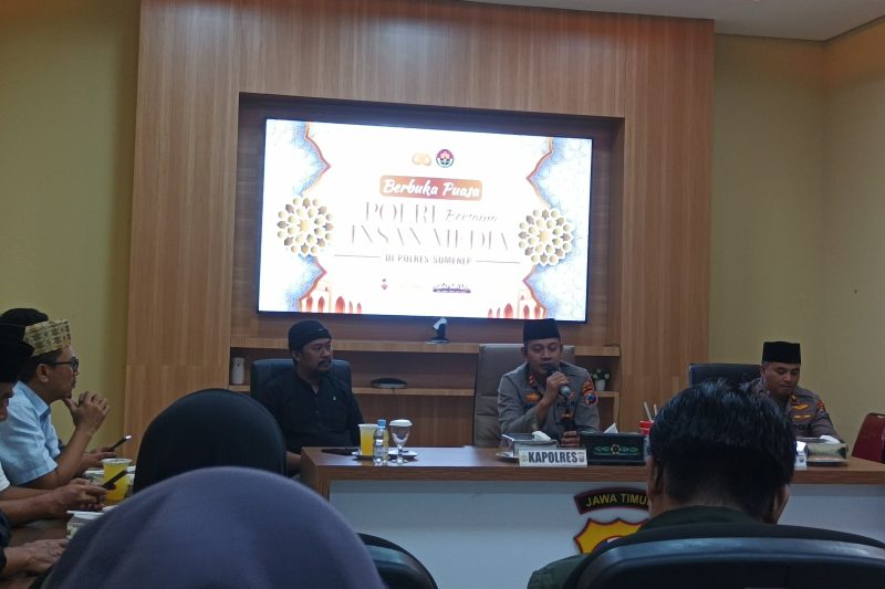 Dalam sambutannya, Kapolres Sumenep, AKBP Anang Hardiyanto, S.I.K., menyampaikan apresiasi atas kehadiran para jurnalis pada momen buka puasa bersama di Ruang Vidcon Mapolres setempat. ©setara.info/Mashudi