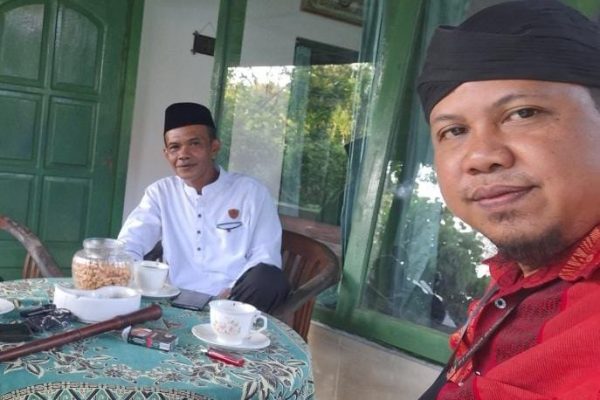 Lora Adim (kiri) bertemu penasehat hukum Syaiful Bahri konsultasi terkait pencatutan yang dinilai mencemarkan nama baiknya. ©setara.info/Istimewa