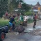 Gotong Royong Ansor Banser! Perbaiki Jalan Rusak di Kecamatan Pasongsongan dengan Swadaya Tanpa Menunggu Pemerintah. ©setara.info/Adi Purnomo