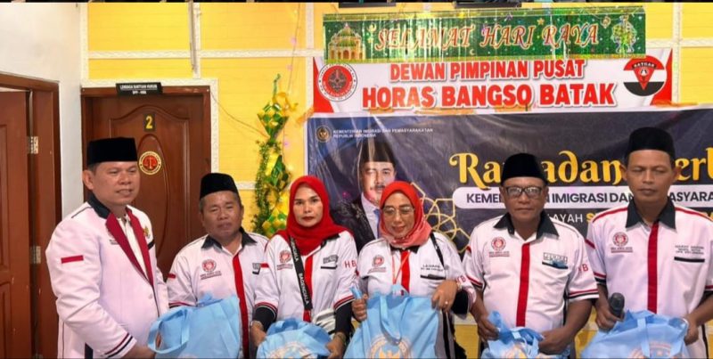 Kantor Wilayah Kementerian Imigrasi dan Pemasyarakatan (Kanwil ImiPas) Sumatera Utara gandeng HBB Medan menyalurkan ribuan paket sembako kepada masyarakat. ©setara.info/Ilham HB