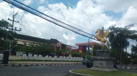 Nampak dari kejauhan bangunan BLUD RSUD dr. H. Moh. Anwar Sumenep yang menjadi lokomotif PAD Pemkab Sumenep pada Tahun 2025. ©setara.info/istimewa