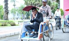 Bupati Sumenep Naik Becak, Gaungkan Rabu Hemat Energi