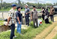 Rombongan pansus tambak udang DPRD Sumenep melakukan sidak di Dasuk. ©okedaily.com/istimewa