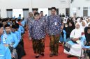 Kabag Kesra Kamiluddin saat mendampingi Wabup Sumenep acara Manasik Haji 2026