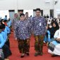 Kabag Kesra Kamiluddin saat mendampingi Wabup Sumenep acara Manasik Haji 2026