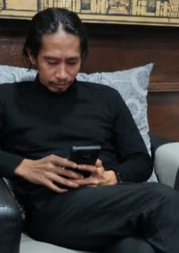 MBG: Malaikat Berjubah Gelap