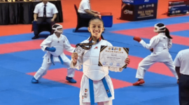 Aurel Saat Bertanding dalam kejuaraan Karate Pialah Kapolda Jatim.