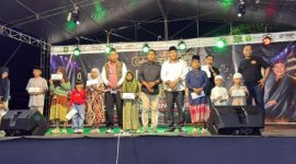 Sebelum Acara Festival Karaoke dimulai, perwakilan Bupati Sumenep Heru Santoso secara simbolis memberikan Santunan Anak Yatim