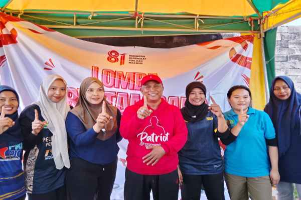 Tim Putri Disdik Sumenep Juara 1 Lomba Tarik Tambang Antar OPD. (Foto SetaraInfo)