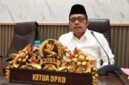 Ketua DPRD Kabupaten Sumenep H. Zainal Arifin mengingatkan para santri untuk menguasai perkembangan teknologi tanpa meninggalkan nilai-nilai akhlakul karimah. ®setara.info [Foto: Dok. DPRD Sumenep]
