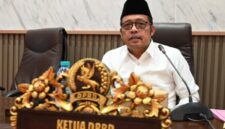 Ketua DPRD Kabupaten Sumenep H. Zainal Arifin mengingatkan para santri untuk menguasai perkembangan teknologi tanpa meninggalkan nilai-nilai akhlakul karimah. ®setara.info [Foto: Dok. DPRD Sumenep]